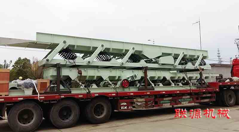 廣西糖業(yè)集團(tuán)連桿式振動輸送機(jī)發(fā)貨現(xiàn)場