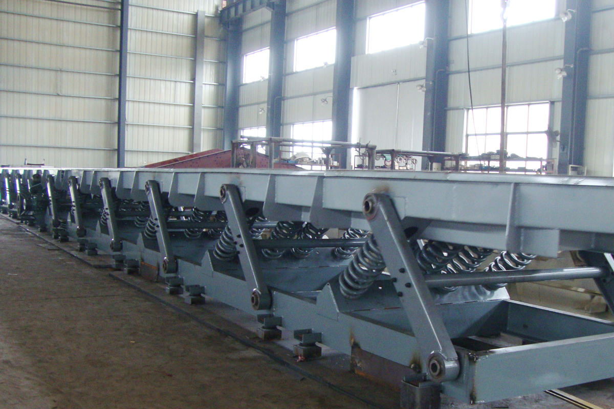 連桿振動輸送機(jī)的分類及性能優(yōu)勢